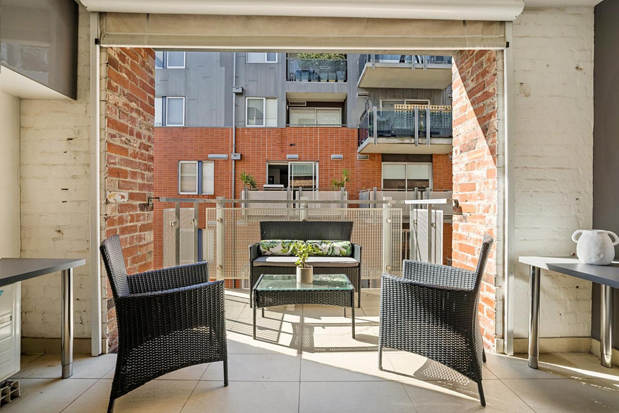 Designer 2-Bed Unit With Balcony Metres From Beach Melbourne Exterior foto